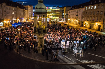 Magdeburger*innen singen auf dem Alten Markt