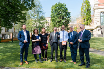 Gruppenbild der Ehrung in der Staatskanzlei