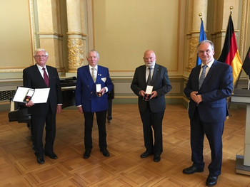 Ministerpräsident Haseloff überreicht Bundesverdienstorden